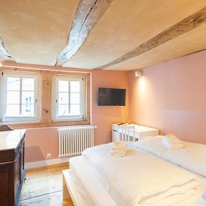 Zimmer mit Kingsize-Bett